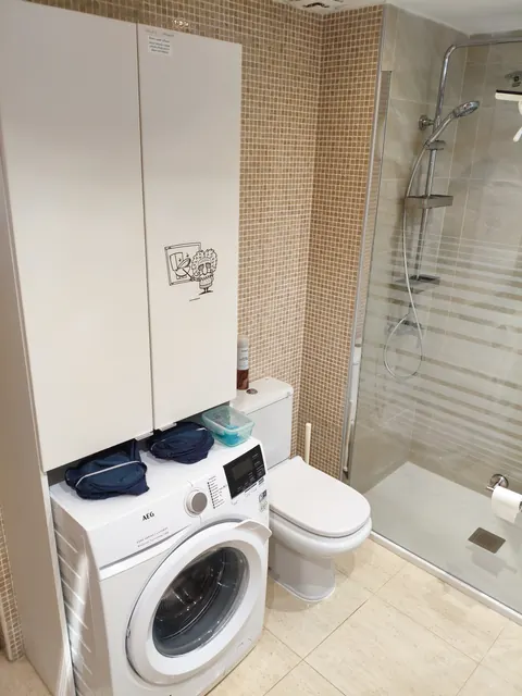 Bad · Dusche & Waschmaschine